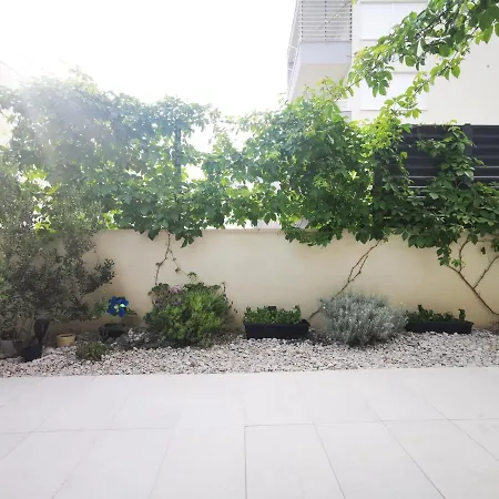 With Mediterranean Garden ماكارسكا