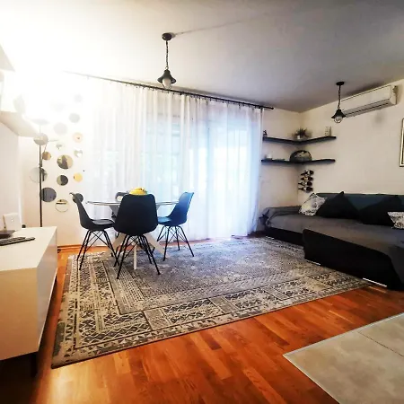 Apartman With Mediterranean Garden *