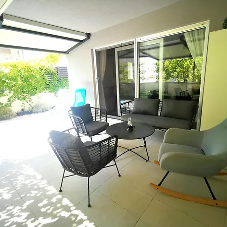 Apartman With Mediterranean Garden *